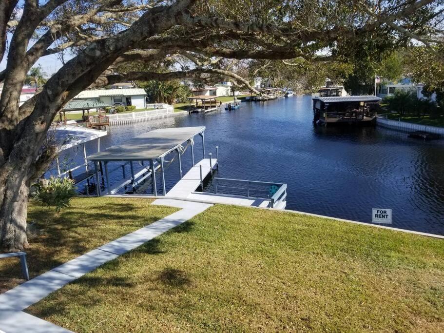 3 Bed, 2 Bath, Waterfront, Dock, Large Driveway Villa Tavares Bagian luar foto
