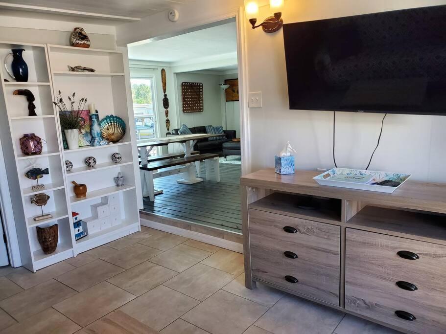 3 Bed, 2 Bath, Waterfront, Dock, Large Driveway Villa Tavares Bagian luar foto
