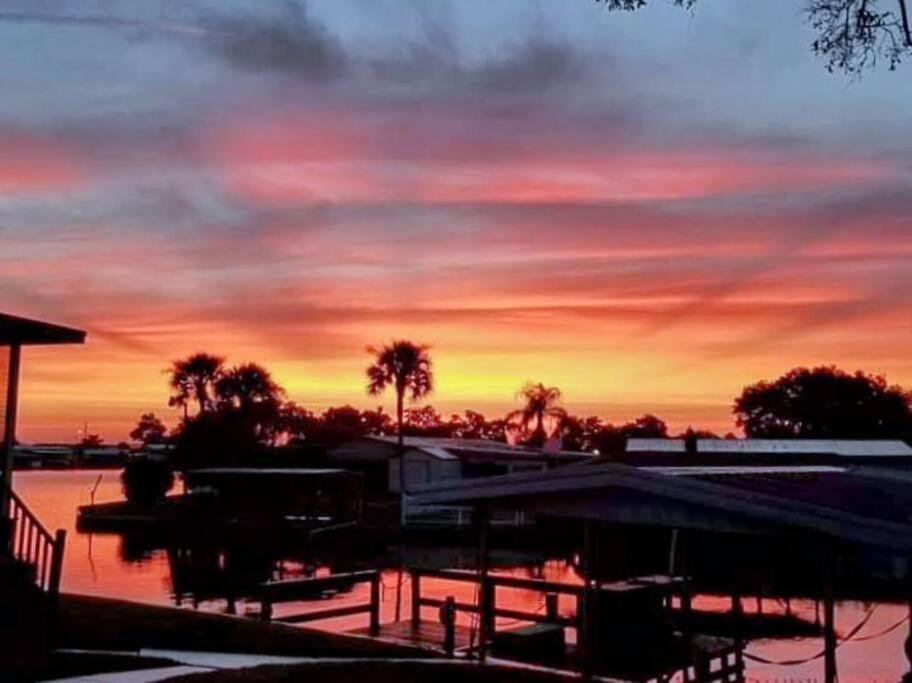 3 Bed, 2 Bath, Waterfront, Dock, Large Driveway Villa Tavares Bagian luar foto
