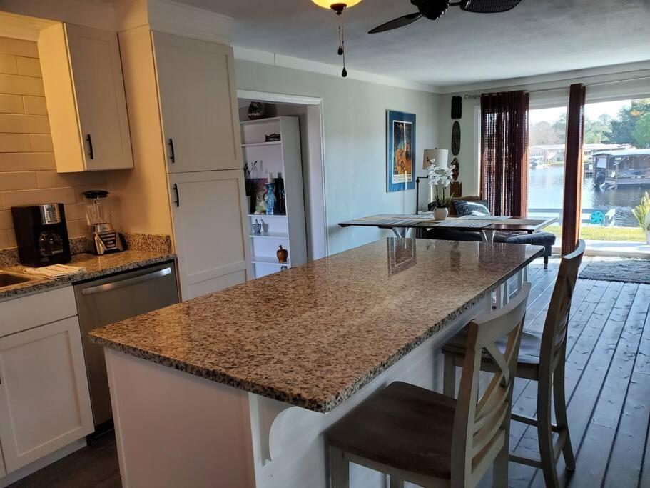 3 Bed, 2 Bath, Waterfront, Dock, Large Driveway Villa Tavares Bagian luar foto