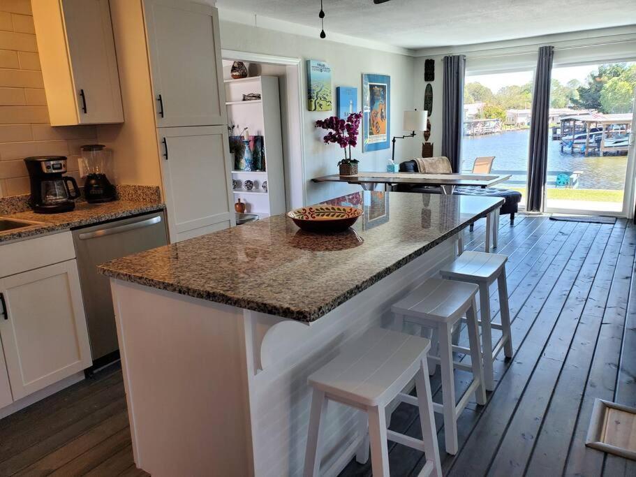 3 Bed, 2 Bath, Waterfront, Dock, Large Driveway Villa Tavares Bagian luar foto