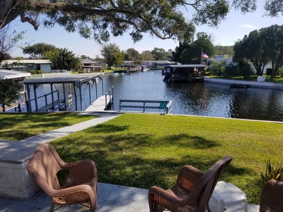 3 Bed, 2 Bath, Waterfront, Dock, Large Driveway Villa Tavares Bagian luar foto