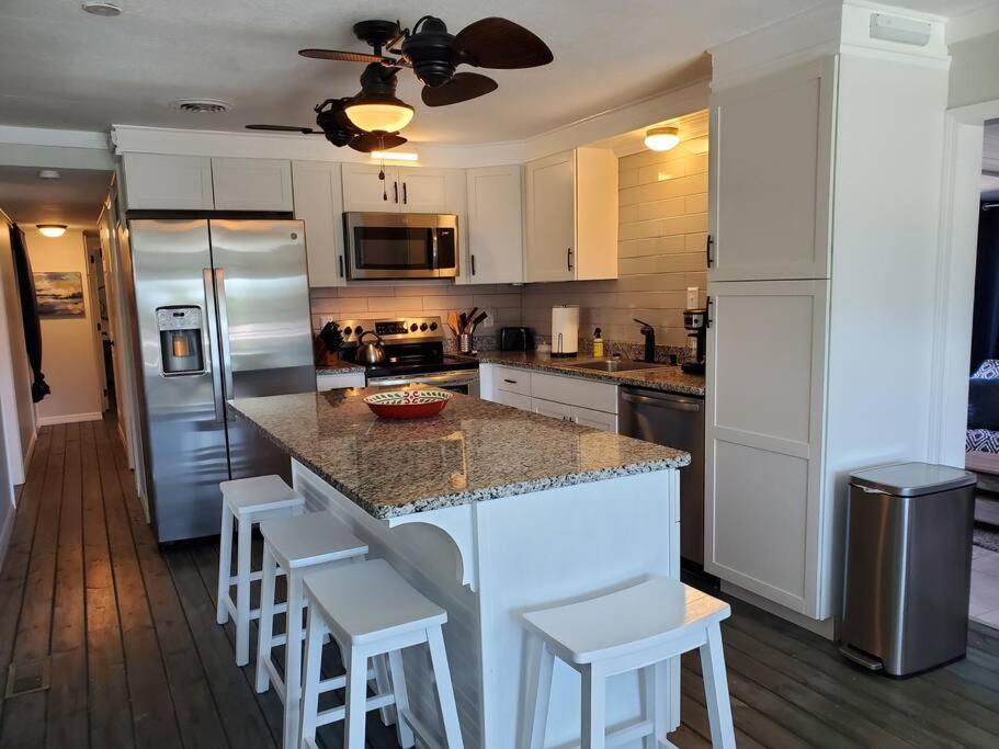 3 Bed, 2 Bath, Waterfront, Dock, Large Driveway Villa Tavares Bagian luar foto